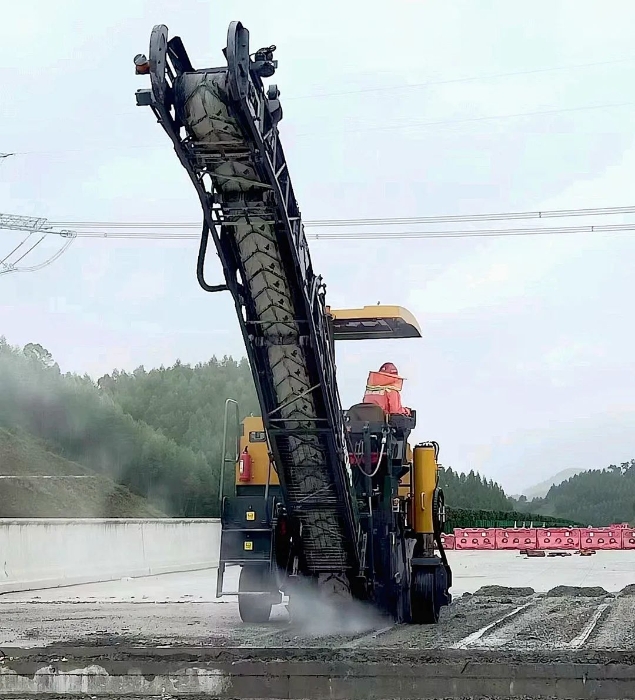 靠譜！徐工銑刨機(jī)化身“護(hù)路使者”助力巴平高速建設(shè)！