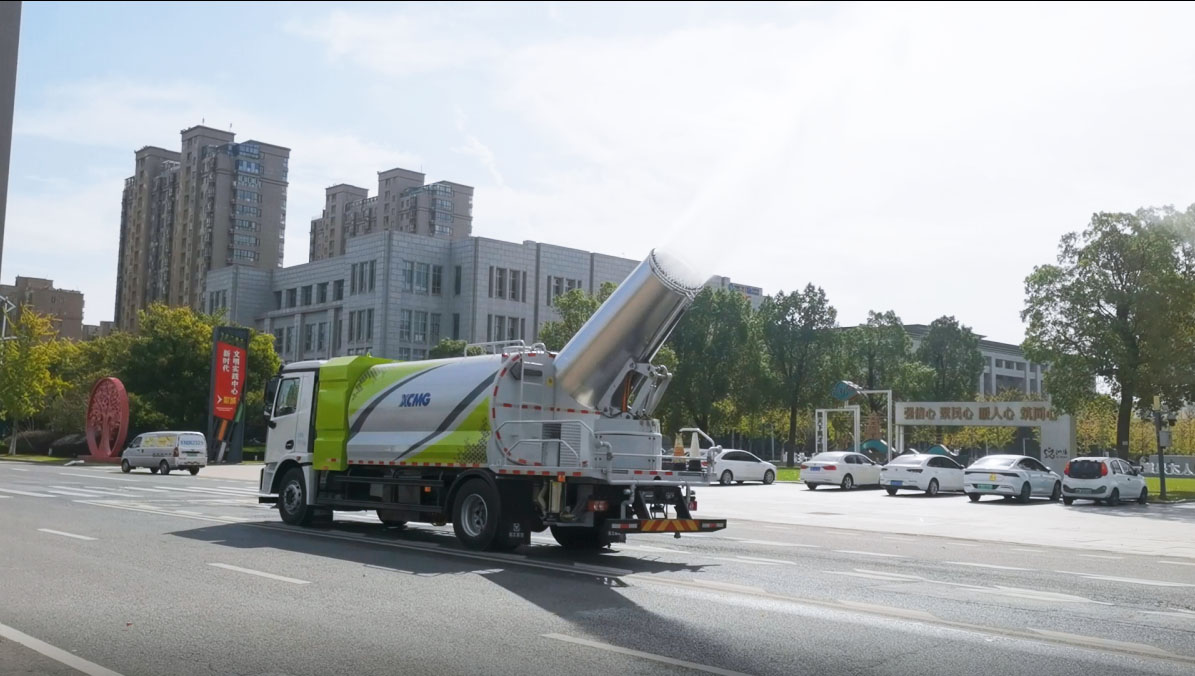 徐工新能源多功能抑塵車(chē)助力宿遷上海中路