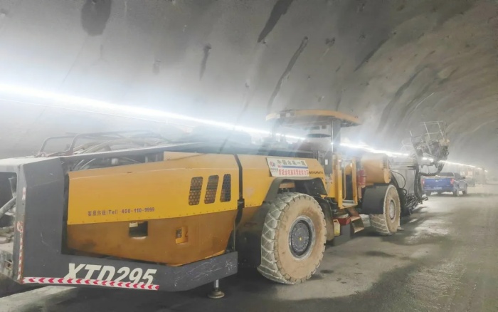 高壓高海拔！徐工鑿巖臺車挑戰(zhàn)高難度鐵路隧道